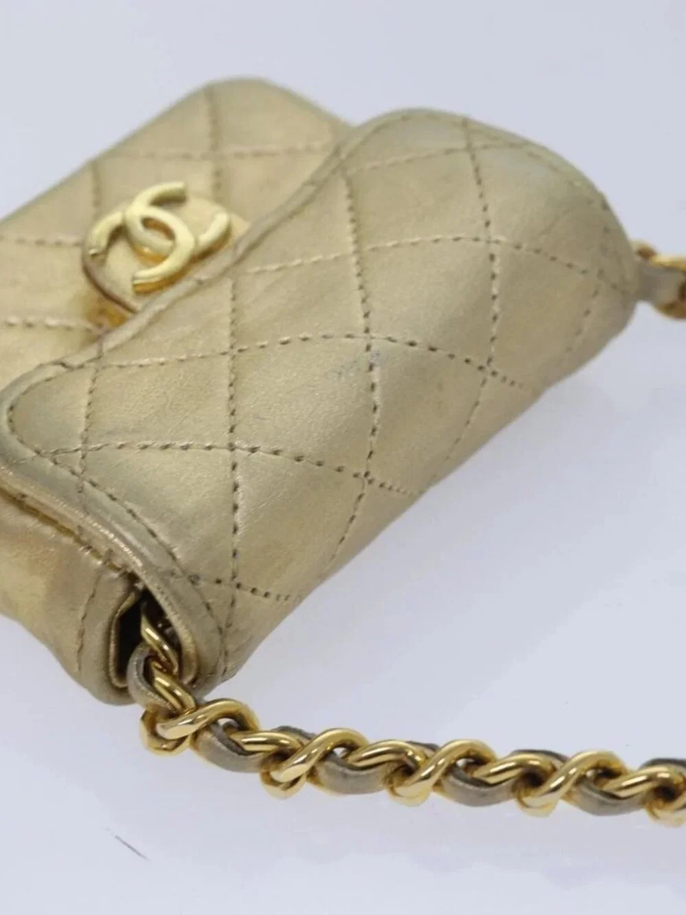 CHANEL brand	chanel color	gold